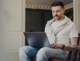 Minimalistyczna moda męska - Jak stworzyć stylowy strój w prostych krojach i klasycznych kolorach